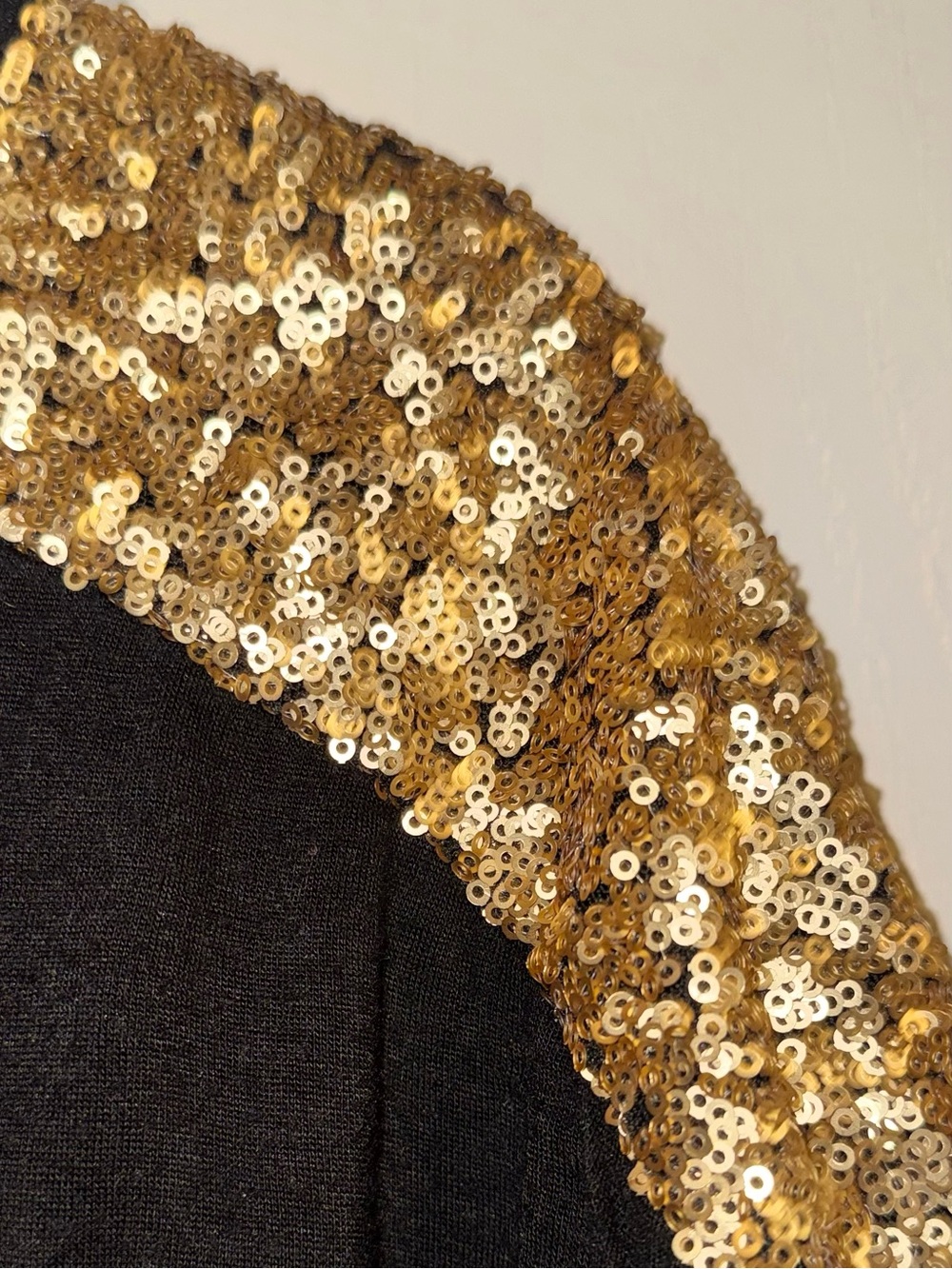 Forever 21 Black Scoop Neck Top with Gold Sequin Shoulders - Size L - Picture 7 of 9